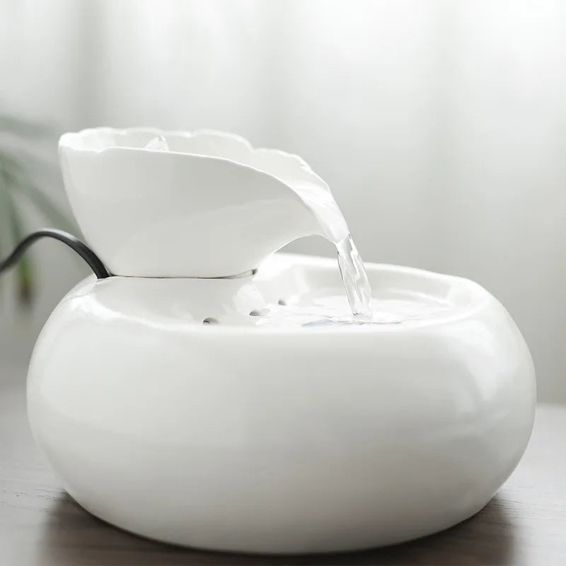 Fontaine à Eau en Céramique pour Chats – Design Élégant & Filtration Naturelle 🐾💧