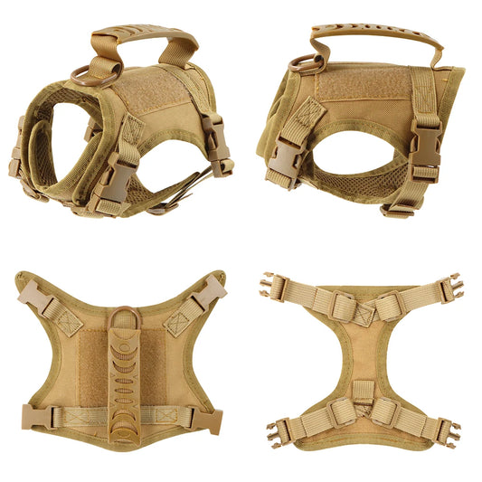Vue détaillée sous quatre angles d'un harnais tactique beige pour chat avec poignée de contrôle supérieure, anneau de fixation en métal et boucles de sécurité à dégagement rapide. La structure en nylon robuste et l'intérieur respirant en font le support idéal pour fixer un collier gps pour chaton, garantissant un maintien stable et confortable du collier gps. Ce gilet technique est conçu pour sécuriser votre animal lors de sorties avec un collier gps chat.