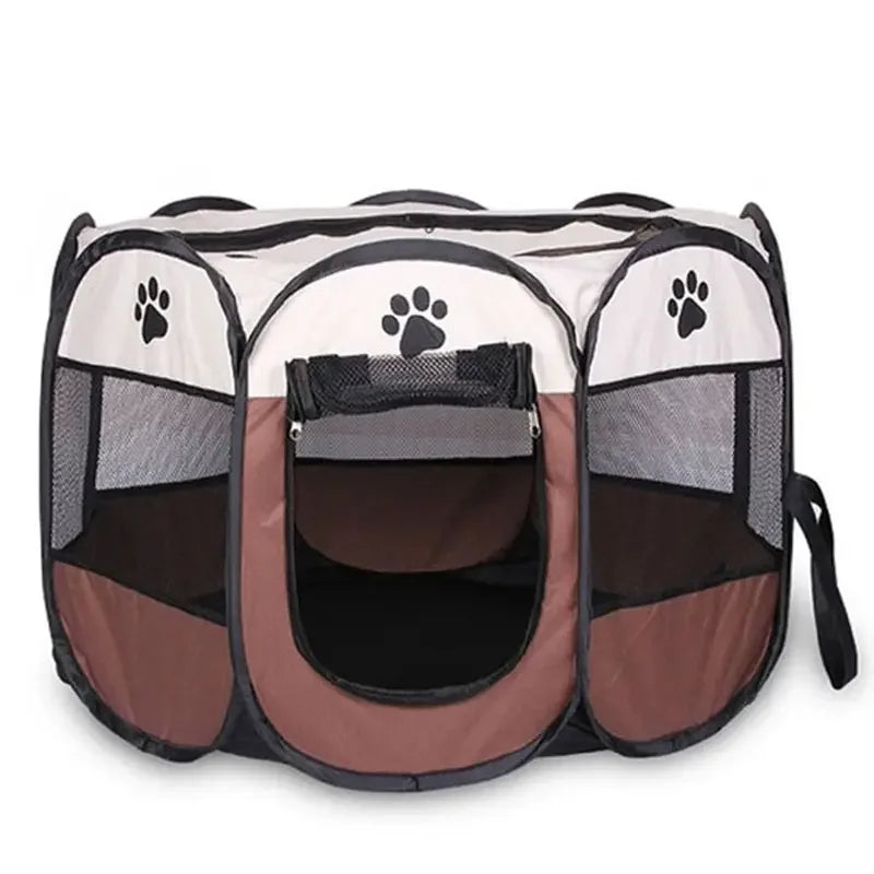 Parc Pliable Octogonal marron et beige Les Trésors d'Owka sur fond blanc. Enclos sécurisé avec porte zippée et toit en filet. Modèle de Parc Pliable Octogonal chat pour chatons et Parc Pliable Octogonal chien pour chiots. Accessoire de transport portable et aéré.