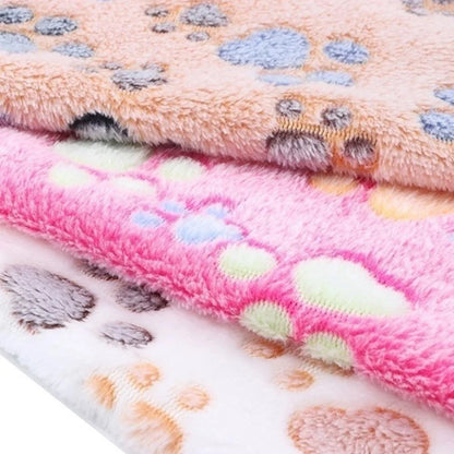 Chat endormi sur la couverture polaire coral fleece - Les Trésors d'Owka