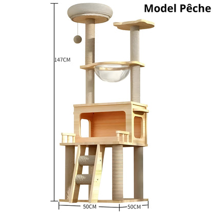 Arbre à chat design en bois naturel Model Pêche de 147 cm avec capsule spatiale transparente, grande niche moderne surélevée, échelle de jeu et poteaux en sisal.
