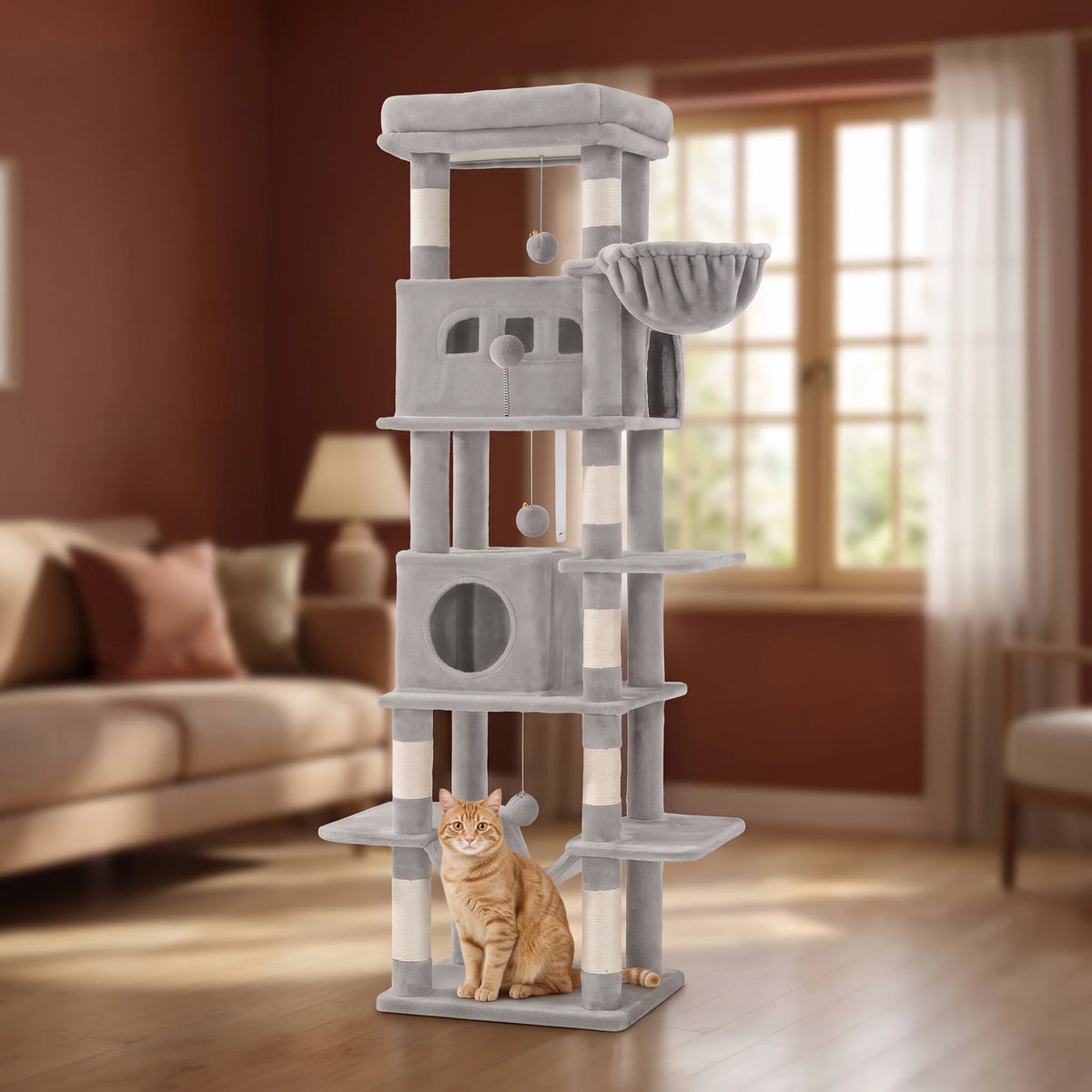 L'arbre à chat haut Le Colosse gris clair au salon, un chat roux à son pied — Les Trésors d'Owka