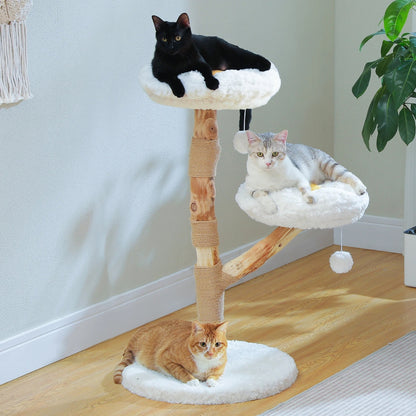 Arbre à chat design Marguerite en bois naturel accueillant trois chats (noir, gris et roux) sur ses plateformes fleurs blanches et sa base en peluche douillette.