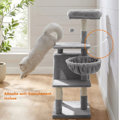 Arbre à chat gris avec attache anti-basculement murale incluse pour une stabilité maximale, panier suspendu douillet et chat blanc en plein saut.