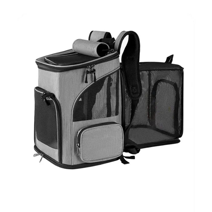 Montage de quatre photos montrant des chats utilisant le sac à dos de transport gris en situation réelle : comme panier de repos à la maison, en mode portage avec la tête sortie, et déployé avec son extension tente pour plus d'espace.