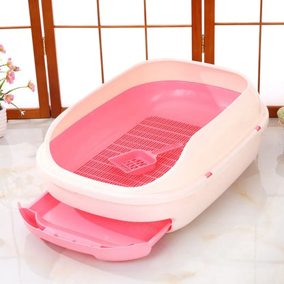Bac à litière chat ouvert rose et blanc montrant le tiroir coulissant amovible et la grille de tamisage intégrée. Ce bac a litiere ergonomique à double fond facilite le tri des déchets, idéal comme premier bac à litière pour chaton pour un entretien sans effort.