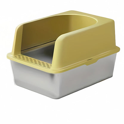 Bac à litière moderne pour chat en acier inoxydable avec rebord de protection jaune amovible, design anti-projections et hygiénique, vue de trois-quarts sur fond blanc.