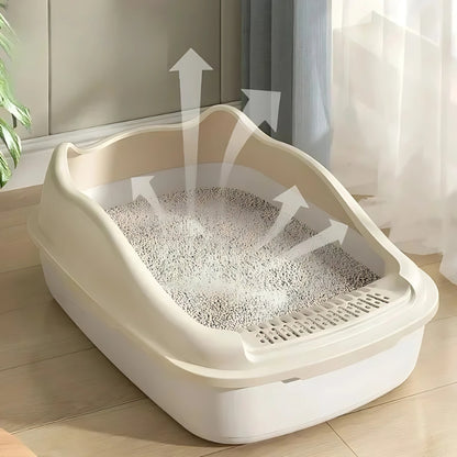 bac a litière a bord haut beige pour chaton remplie de litiere vu du de coté 