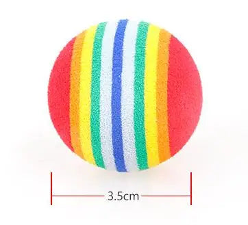 Balle multicolore arc-en-ciel pour jouet chat de 3,5 cm de diamètre. Ce jouet pour chat en mousse légère et silencieuse est idéal pour stimuler l'exercice et le jeu interactif. Un accessoire de divertissement indispensable parmi les jouet animaux pour favoriser la poursuite et l'agilité de votre félin.