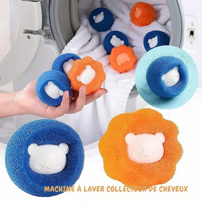 Infographie publicitaire présentant les balles de lavage anti poils chat de la marque Les Trésors d'Owka. L'image illustre des collecteurs de poils en forme de pandas bleus et oranges utilisés dans une machine à laver pour capturer les poils d'animaux, cheveux et peluches pendant le cycle de lavage. Un zoom sur une balle anti poils montre l'efficacité du produit recouvert de fibres capturées, protégeant ainsi vos vêtements et votre lave-linge. Ces accessoires chat indispensables sont fabriqués en mousse hau
