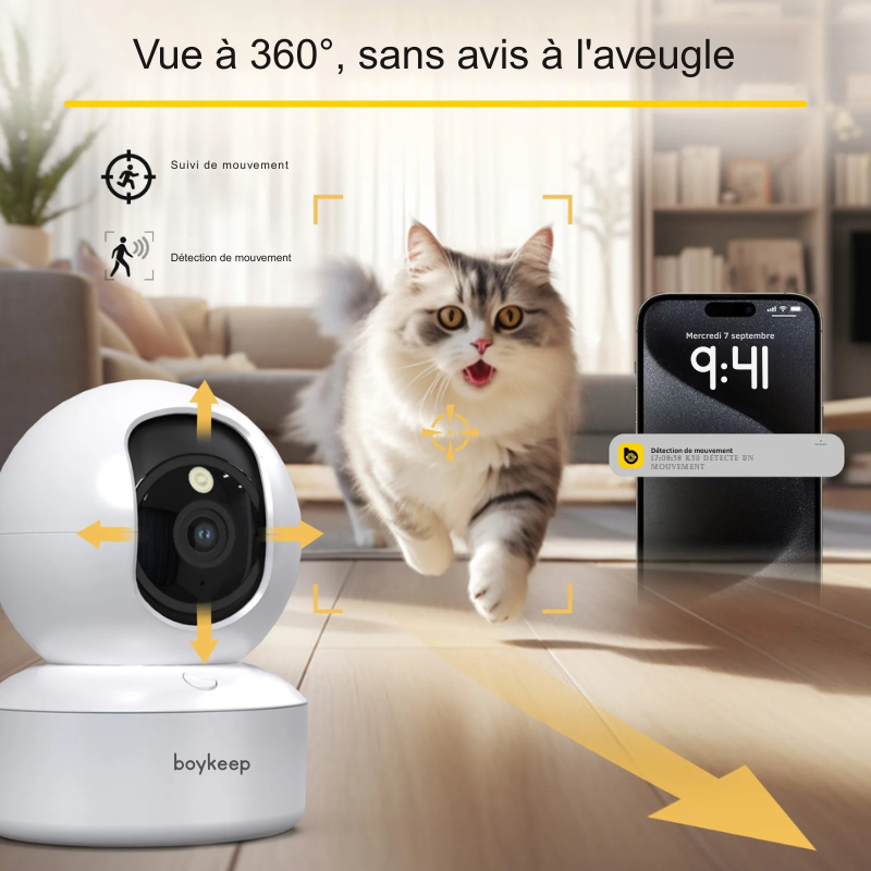 Caméra de surveillance animaux 360 degrés avec fonctions Motion Tracking et Motion Detection. L'image montre un chat en mouvement suivi par la caméra et une notification d'alerte sur un smartphone. Cette caméra chat et caméra chien garantit une vue sans angle mort pour une sécurité totale de la maison.