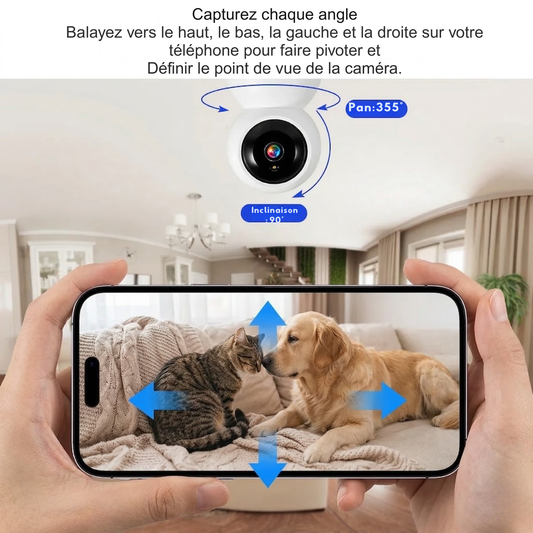 Caméra de surveillance animaux Wi-Fi HD pour chien et chat. Un smartphone affiche la vidéo en direct de deux chiens dans un salon, avec l'application mobile ouverte. La caméra rotative blanche et son emballage sont visibles sur une table en bois. Idéal pour surveiller vos animaux de compagnie à distance. Les Trésors d'Owka.