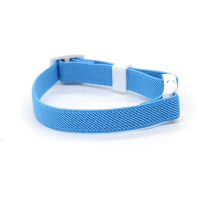 Collier pour chat en nylon élastique tressé bleu azur avec boucle de sécurité blanche réglable, design souple et confortable anti-étranglement sans grelot.