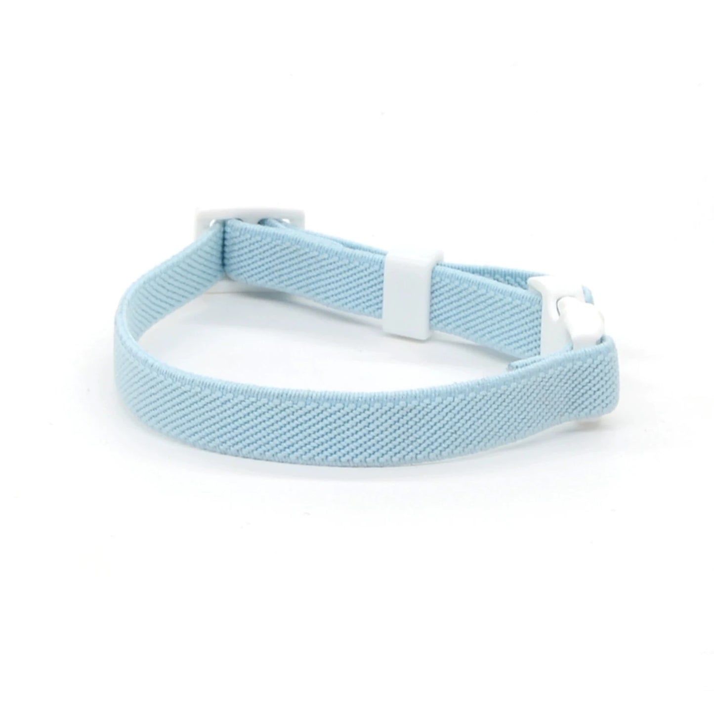 Collier pour chat en nylon élastique tressé bleu ciel avec boucle de sécurité blanche réglable, design souple et confortable anti-étranglement sans grelot.