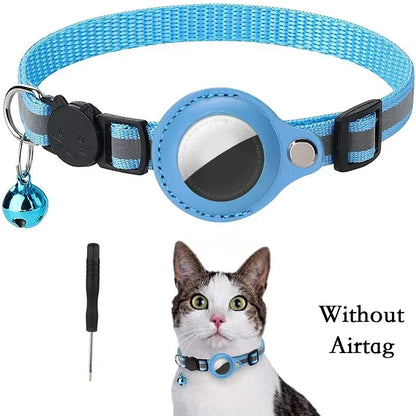Collier pour chat bleu ciel réfléchissant avec support protecteur en cuir pour AirTag, clochette bleue, boucle de sécurité et tournevis de montage inclus (vendu sans AirTag).