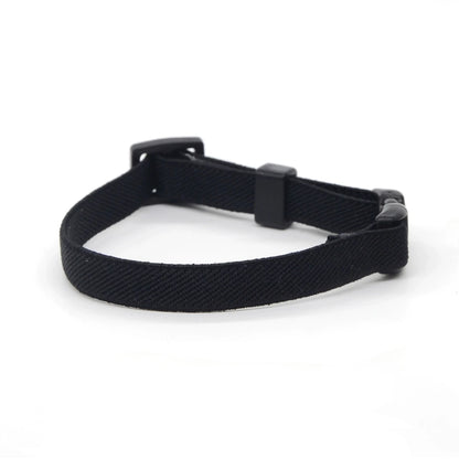 Collier pour chat en nylon élastique tressé noir avec boucle de sécurité noire réglable, design souple et confortable anti-étranglement sans grelot.