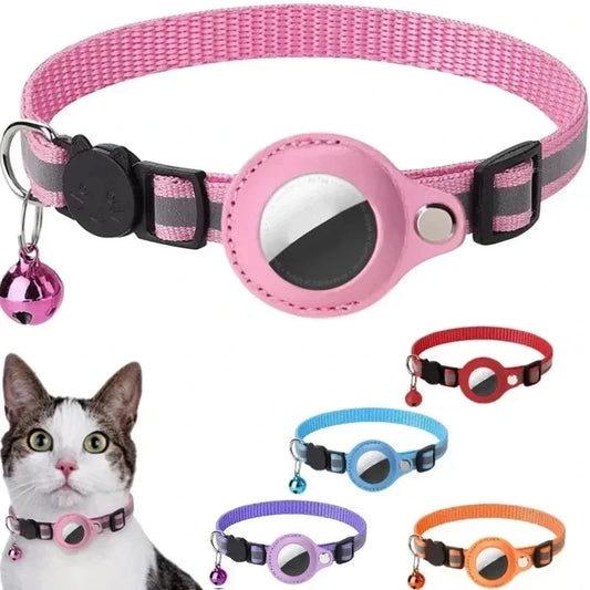 Collier chat réfléchissant AirTag « Le Lumineux » rose porté par un chat, et quatre autres coloris — Les Trésors d'Owka