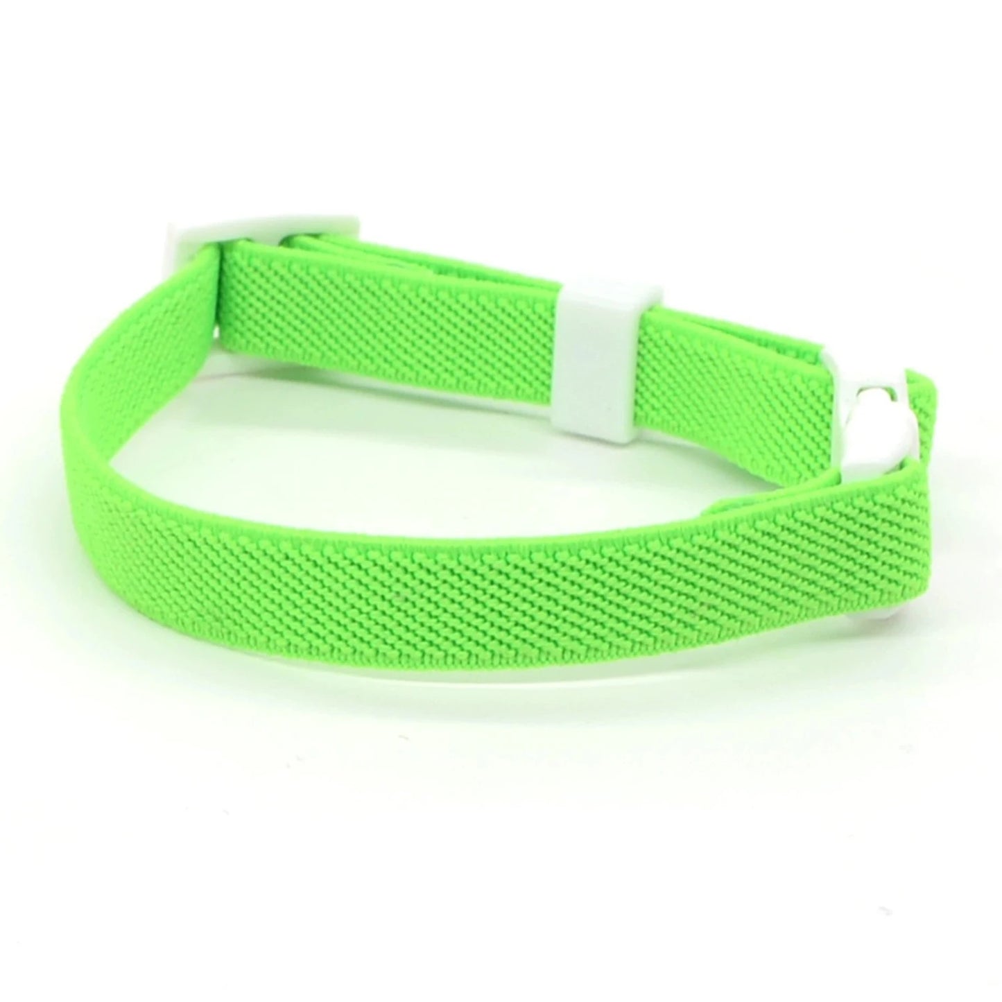 Collier pour chat en nylon élastique tressé vert fluo haute visibilité avec boucle de sécurité blanche réglable, design souple et confortable anti-étranglement sans grelot.