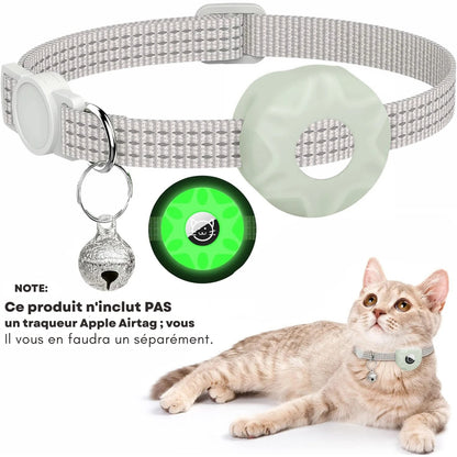 Collier gps chat réfléchissant gris avec support AirTag phosphorescent (vendu séparément), boucle de sécurité et clochette argentée. Un accessoire de protection indispensable pour surveiller votre animal grâce à ce collier gps. Parfait pour sécuriser un premier collier gps pour chaton et garantir une sérénité totale lors des sorties nocturnes.