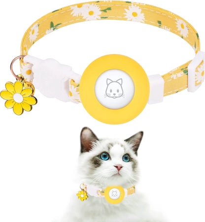 Collier gps pour chat jaune floral avec motif pâquerettes et support AirTag intégré. Ce collier gps chat printanier dispose d'une boucle de sécurité breakaway et d'une breloque fleur assortie. Un accessoire de suivi type collier gps à chat bureau alliant haute visibilité et style pour votre animal.