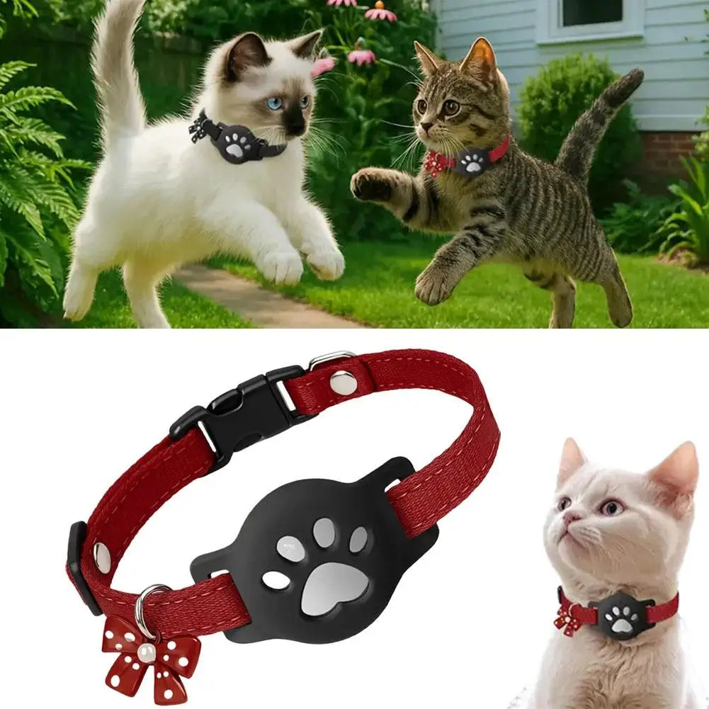 Chat tigré roux portant un collier gps pour chat noir à boucle de sécurité (breakaway) et support en silicone texturé. Ce collier gps chat domestique, confortable et ajustable, offre une protection discrète pour votre animal. Solution type collier gps à chat bureau, pour la sécurité de votre félin à la maison.