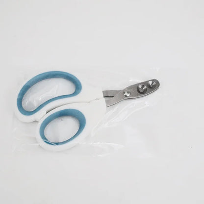 Coupe-ongles double trou pour chat et chien sous emballage de protection, modèle ergonomique bleu et blanc avec lames perforées en acier inoxydable pour griffes de toutes tailles.