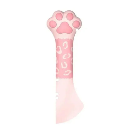 Cuillère de service pour pâtée Lucky Cat avec manche à motif léopard rose, tête ergonomique en forme de patte et bords de raclage pour un service propre et sans gaspillage.