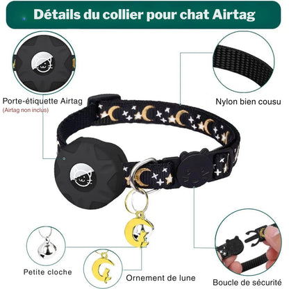 Infographie détaillée des composants d'un collier gps chat noir avec motifs lunes et étoiles dorées. Le visuel met en avant le porte-étiquette Airtag (traceur non inclus), la sangle en nylon bien cousu, la boucle de sécurité en forme de tête de chat, une petite cloche et un ornement de lune. Un équipement complet et protecteur, idéal comme premier collier gps pour chaton avec ce collier gps de haute qualité.
