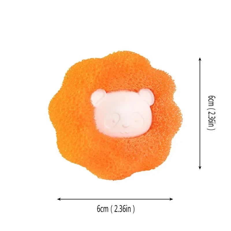 Schéma technique présentant les dimensions d'une balle de lavage anti poils chat de la boutique Les Trésors d'Owka. L'image affiche une balle anti poils orange en forme de panda avec des mesures précises de 6 cm (2,36 pouces) de diamètre. Ce format compact est idéal pour circuler entre les vêtements dans le tambour de la machine et capturer efficacement tous les poils d'animaux, cheveux et peluches. Fabriquée avec une mousse haute performance et un noyau robuste, cette solution anti poils garantit un linge 