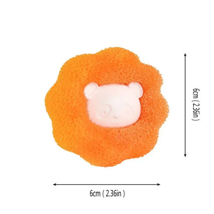 Schéma technique présentant les dimensions d'une balle de lavage anti poils chat de la boutique Les Trésors d'Owka. L'image affiche une balle anti poils orange en forme de panda avec des mesures précises de 6 cm (2,36 pouces) de diamètre. Ce format compact est idéal pour circuler entre les vêtements dans le tambour de la machine et capturer efficacement tous les poils d'animaux, cheveux et peluches. Fabriquée avec une mousse haute performance et un noyau robuste, cette solution anti poils garantit un linge 