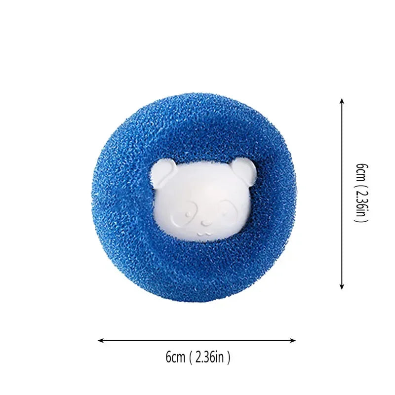 Photographie technique présentant les dimensions exactes d'une balle de lavage anti poils chat de la marque Les Trésors d'Owka. L'image montre une balle anti poils bleue avec un noyau panda blanc, affichant un diamètre précis de 6 cm (2,36 pouces). Ce format compact permet à l'un des accesoires chat les plus performants de naviguer librement dans le tambour de la machine à laver pour capturer efficacement cheveux, peluches et fibres animales. Fabriquée en mousse haute densité durable, cette solution anti po