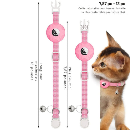 Schéma technique d'un collier gps chat rose ajustable de 20 cm à 33 cm (7.87in-13in) pour un confort optimal. Le visuel présente le collier en position courte et longue avec son support pour traceur, illustrant pourquoi c'est le collier gps pour chaton idéal pour suivre la croissance de votre animal en toute sécurité grâce à un collier gps adapté.