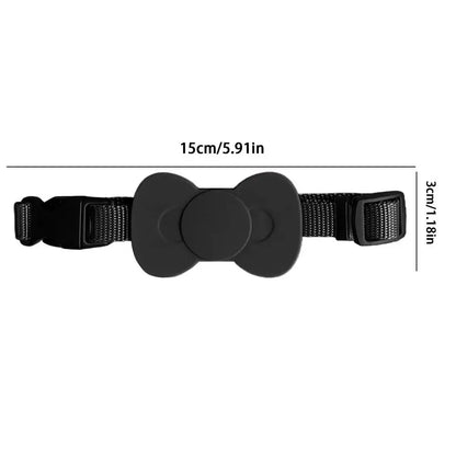 Dimensions du collier gps pour chat noir : support AirTag nœud papillon de 15 cm de long et 3 cm de large. Ce collier gps chat réglable possède une boucle sécurisée et une sangle en nylon robuste. Une solution discrète type collier gps à chat bureau idéale pour le suivi précis de votre animal de compagnie.
