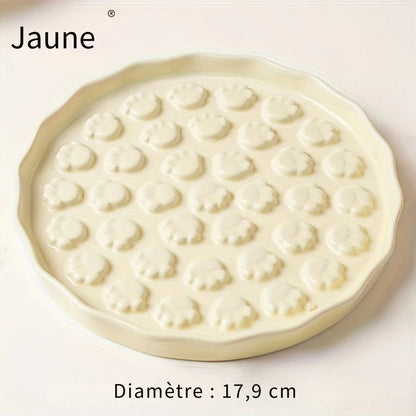 Spécifications techniques et dimensions de la gamelle anti glouton chat Kemorela en céramique jaune crème. L'image indique un diamètre précis de 17.9 cm (soit 7.05 pouces), idéal pour les chats de toutes tailles. Cette gamelle glouton présente un plateau plat avec des motifs de pattes de chat en relief pour forcer l'animal à manger lentement. Le design ergonomique et la matière en céramique hygiénique font de cette gamelle anti glouton un accessoire indispensable pour éviter les problèmes digestifs des féli
