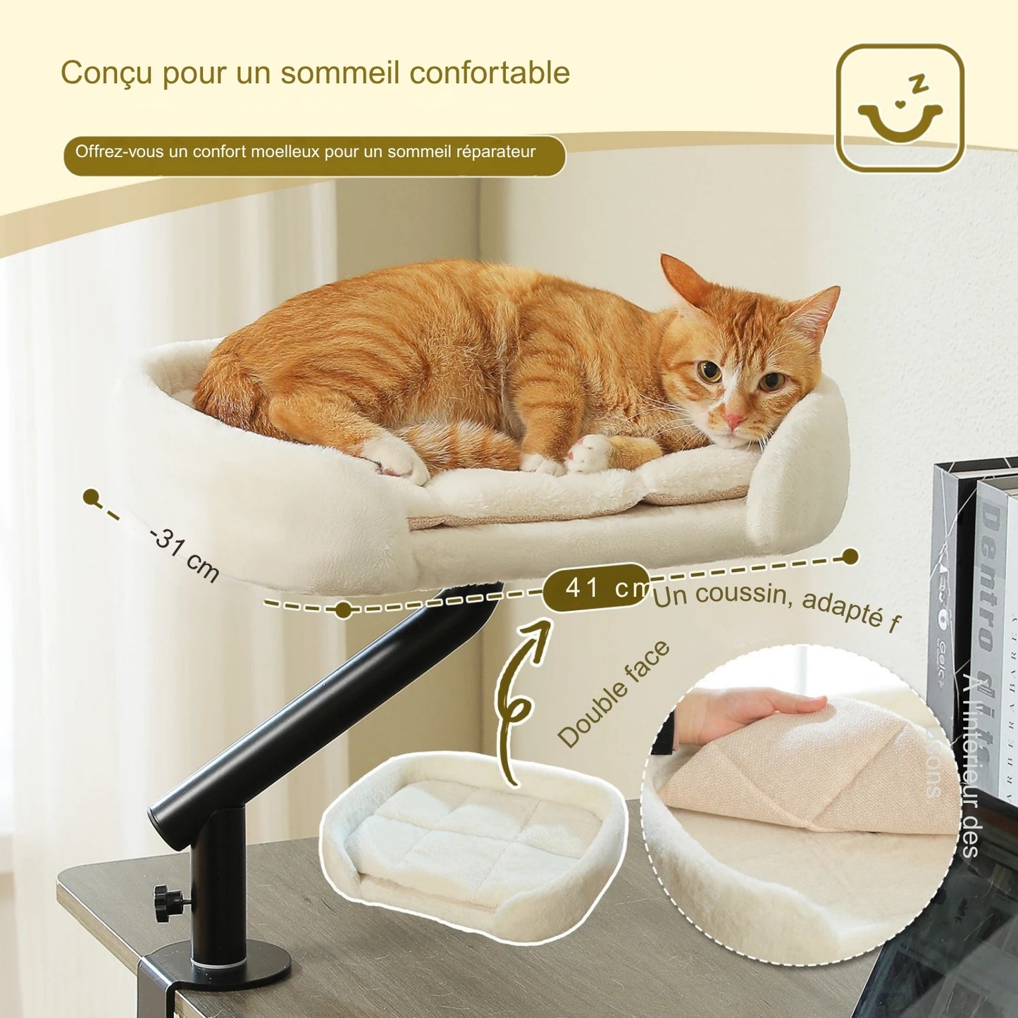 Dimensions du hamac à chat bureau ergonomique : plateau de 41x31 cm. Ce hamac pour chat avec bras rotatif noir dispose d'un coussin amovible double face. Un hamac chat ultra-confortable en peluche blanche, fixé sur une table pour le sommeil du félin en télétravail.