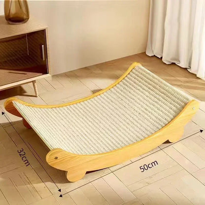 Infographie descriptive présentant les dimensions d'un griffoir chat haut de gamme en forme de hamac incurvé, taille L de 50cm de long par 32cm de large. L'image met en avant la structure robuste en bois massif clair et la surface de griffade en sisal naturel de ce griffoir pour chat élégant au design scandinave. Ce griffoir a chat grand format sert à la fois de lit confortable pour les grandes races et de station de griffade robuste pour protéger votre mobilier. Un accessoire de mobilier pour chat durable 