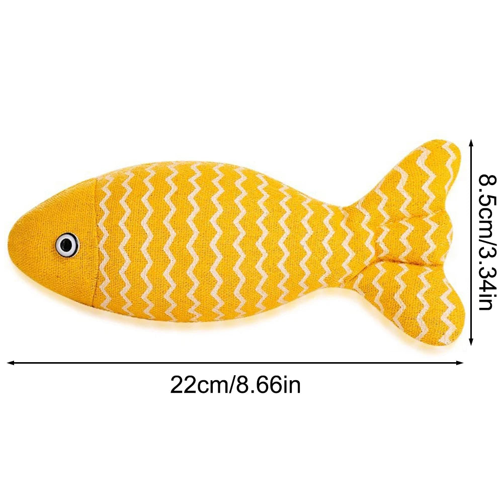 Infographie présentant les dimensions d'un jouet poisson jaune pour chat en tissu avec motifs zigzag : 22 cm de longueur sur 8,5 cm de largeur.