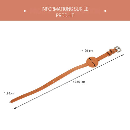 Dimensions techniques du collier gps pour chat marron : longueur totale de 42 cm, largeur de sangle 1.2 cm et support AirTag de 4 cm. Ce collier gps chat en cuir ajustable possède une boucle métallique robuste. Une fiche produit type collier gps à chat détaillée pour garantir un ajustement parfait et sécurisé à votre animal.
