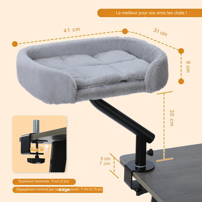 Dimensions techniques du hamac à chat bureau gris : plateau de 41x31 cm et hauteur de 30 cm. Ce hamac pour chat avec bras rotatif noir s'adapte aux tables jusqu'à 5 cm d'épaisseur. Un hamac chat robuste en peluche grise, idéal pour optimiser l'espace de travail en télétravail.