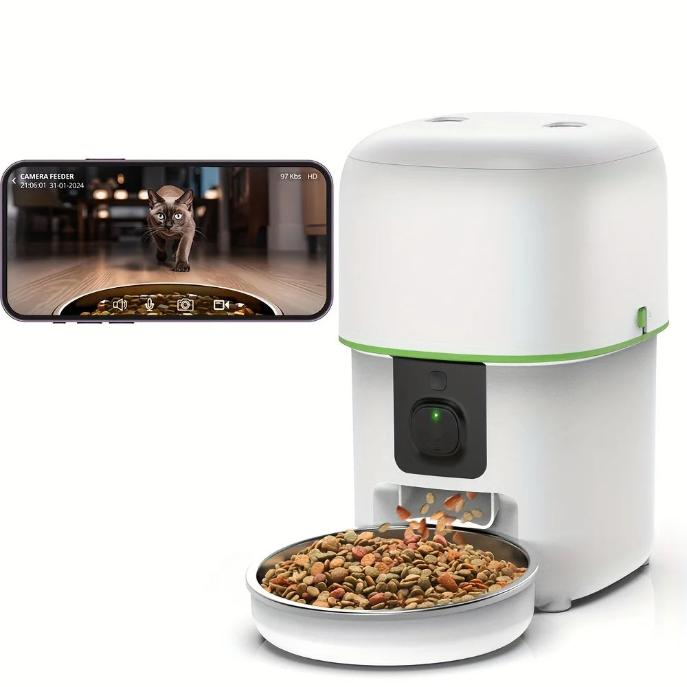 Distributeur automatique de croquettes pour chat avec caméra HD connectée et application smartphone. Visualisez votre animal en direct comme avec votre traceur gps habituel. Cette gamelle intelligente permet de surveiller le repas et de parler à votre compagnon à distance. Le complément parfait du collier gps chat pour une sécurité totale de votre animal, disponible sur Les Trésors d’Owka.