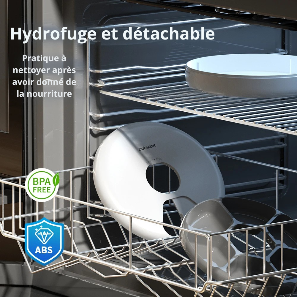 Vue des composants détachables et hydrofuges d'un distributeur automatique Petwant dans un lave-vaisselle, soulignant la fabrication en plastique ABS durable et sans BPA.