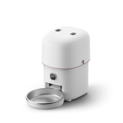Distributeur automatique de croquettes blanc et rose poudré avec bol en acier inoxydable. Ce modèle connecté assure une nutrition précise et saine pour votre animal. Un complément de sécurité domestique indispensable à l'utilisation d'un traceur gps pour une surveillance 360°. Offrez la fiabilité d'un collier gps chat à l'intérieur avec cette gamelle intelligente, le partenaire idéal de votre collier gps.