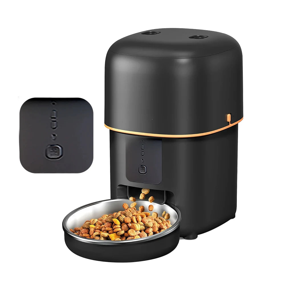 Distributeur automatique de croquettes noir mat avec gamelle en acier inoxydable. Ce modèle au design épuré assure une distribution précise pour votre animal. Un équipement high-tech qui complète parfaitement l'usage d'un traceur gps pour une tranquillité d'esprit totale. Gardez le contrôle sur l'alimentation de votre félin comme vous surveillez sa position avec un collier gps chat. L'accessoire indispensable à côté du collier gps.