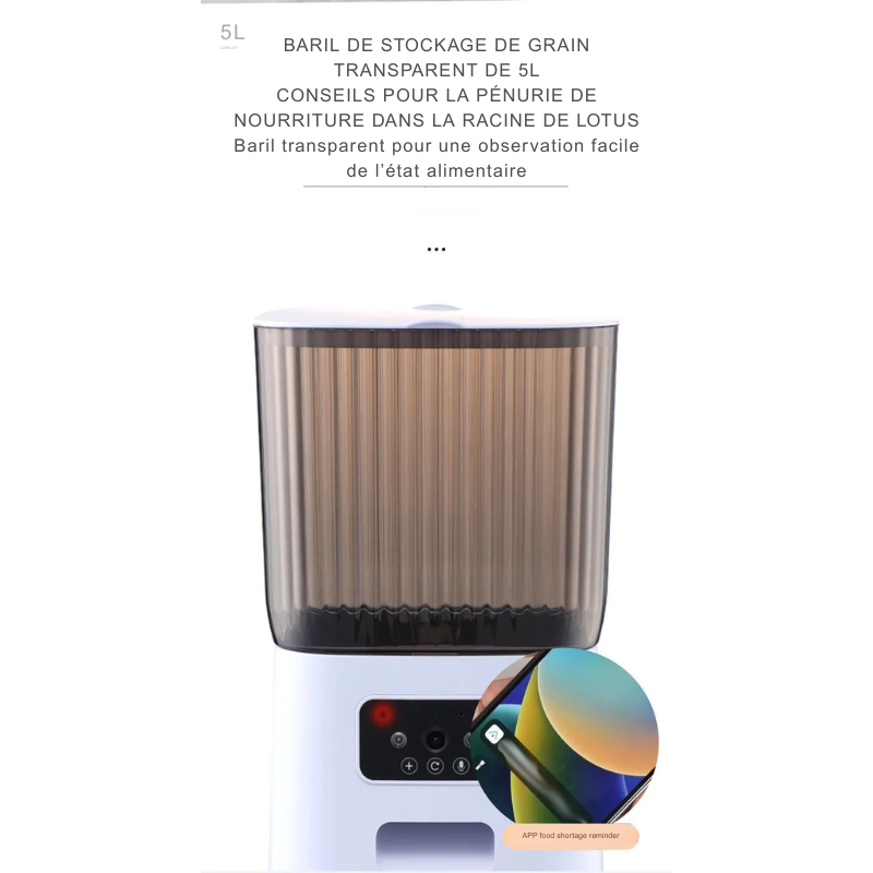 Infographie d'un distributeur croquettes chat et chien avec réservoir transparent de 5 litres. Le visuel met en avant l'alerte de pénurie de nourriture envoyée sur smartphone via l'application. Ce distributeur croquettes automatique blanc permet une surveillance visuelle facile et une notification de remplissage. Idéal comme distributeur croquettes chien intelligent pour ne jamais tomber à court de nourriture.