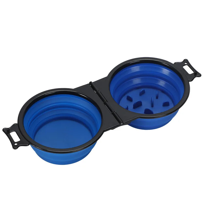 Gamelle pliable double bleue et noire avec compartiment anti-glouton intégré. Set Les Trésors d'Owka : gamelle pliable pour chat et chien en silicone pour le voyage. Gamelle voyage 2-en-1 compacte pour une digestion lente et saine en extérieur.