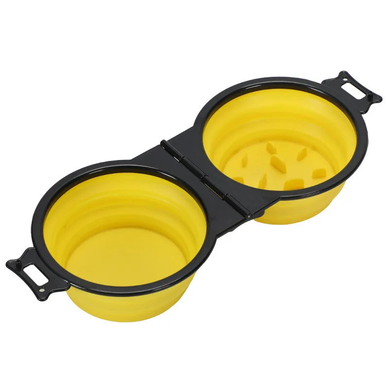 Gamelle pliable double jaune et noire avec compartiment anti-glouton intégré. Set Les Trésors d'Owka : gamelle pliable pour chat et chien en silicone pour le voyage. Gamelle voyage 2-en-1 compacte pour une digestion lente et saine en extérieur.