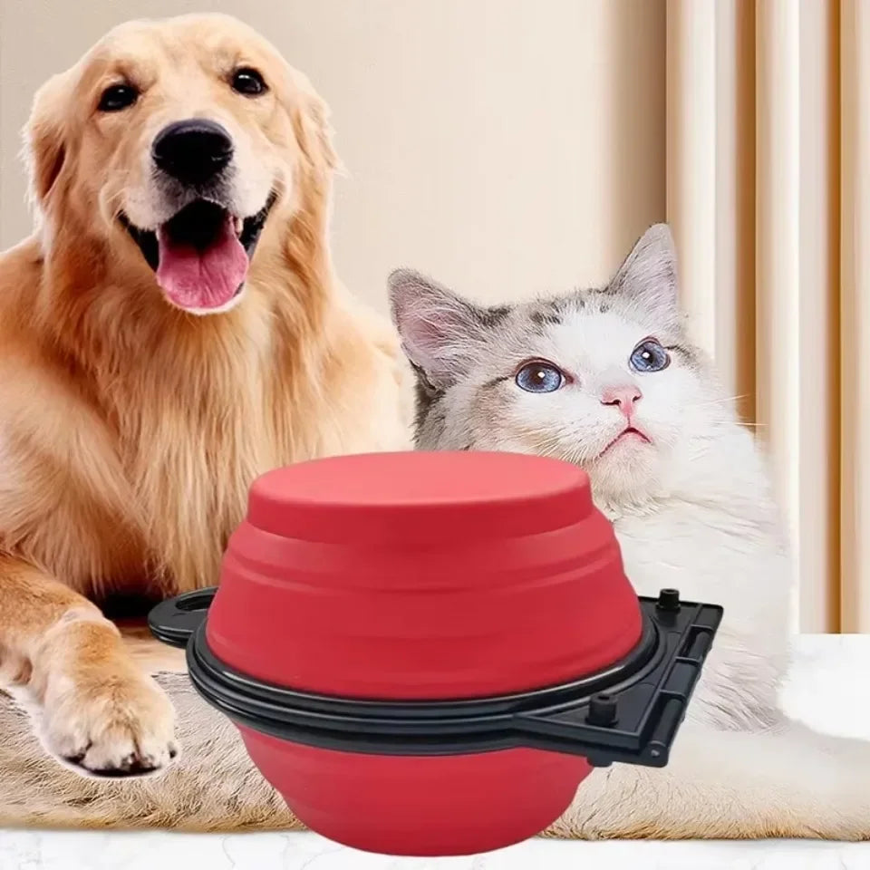 Gamelle pliable rouge pour chat et chien en silicone hermétique. Accessoire Les Trésors d'Owka : gamelle pliable pour chat et chien idéale pour le voyage. Gamelle voyage compacte et légère pour nourriture et eau en extérieur.