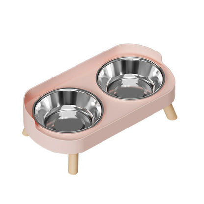 Gamelle pour chat double surélevée au design scandinave rose poudré avec bols amovibles en acier inoxydable et pieds en bois clair. Cette gamelle chat orthopédique de luxe assure un confort cervical optimal et une hygiène parfaite contre l'acné du menton. Une gamelle duo robuste et élégante aux finitions premium pour votre intérieur.