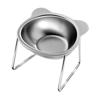 Gamelle pour chat surélevée entièrement en acier inoxydable avec support métallique incliné et design oreilles de chat. Cette gamelle chat orthopédique en inox haut de gamme assure une posture saine, une hygiène parfaite et une stabilité maximale grâce à ses pieds antidérapants. La meilleure gamelle durable et anti-vomi pour le bien-être de votre animal.
