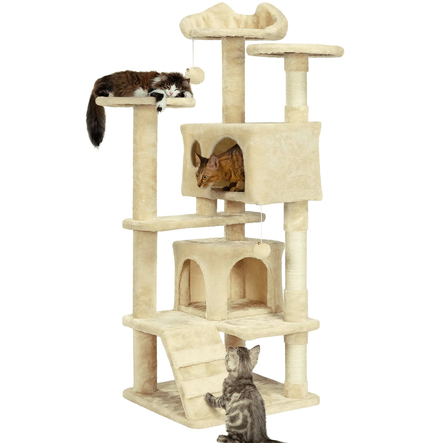 Grand arbre à chat beige crème multi-niveaux sur fond blanc avec trois chats. Structure comprenant une rampe pour chaton, deux niches spacieuses, un perchoir haut et des poteaux griffoirs en sisal. Arbre chaton stable et élégant idéal pour plusieurs chats. Mobilier premium Les Trésors d'Owka.